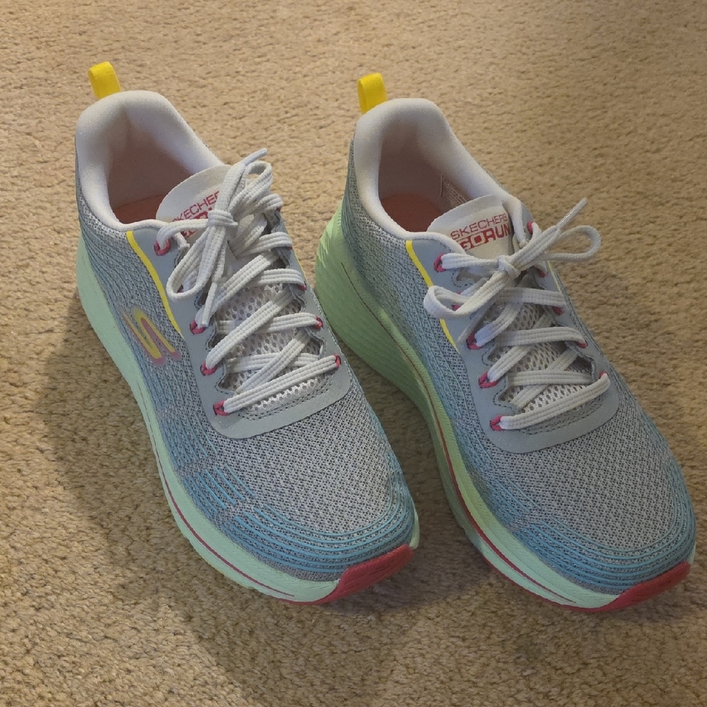 Skechers Go Run Max Cushion Sneakers